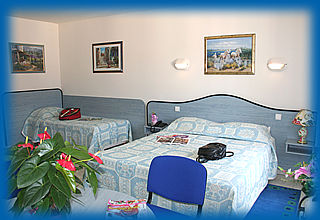 The spacious rooms of the hotel Le Strasbourg are also the ideal accomodation for your family holidays in Mulhouse